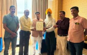 ट्रांसपोर्टरों की समस्याओं को लेकर परिवहन मंत्री से मिला देवभूमि ट्रक ओनर महासंघ, OTS योजना लागू करने की मांग